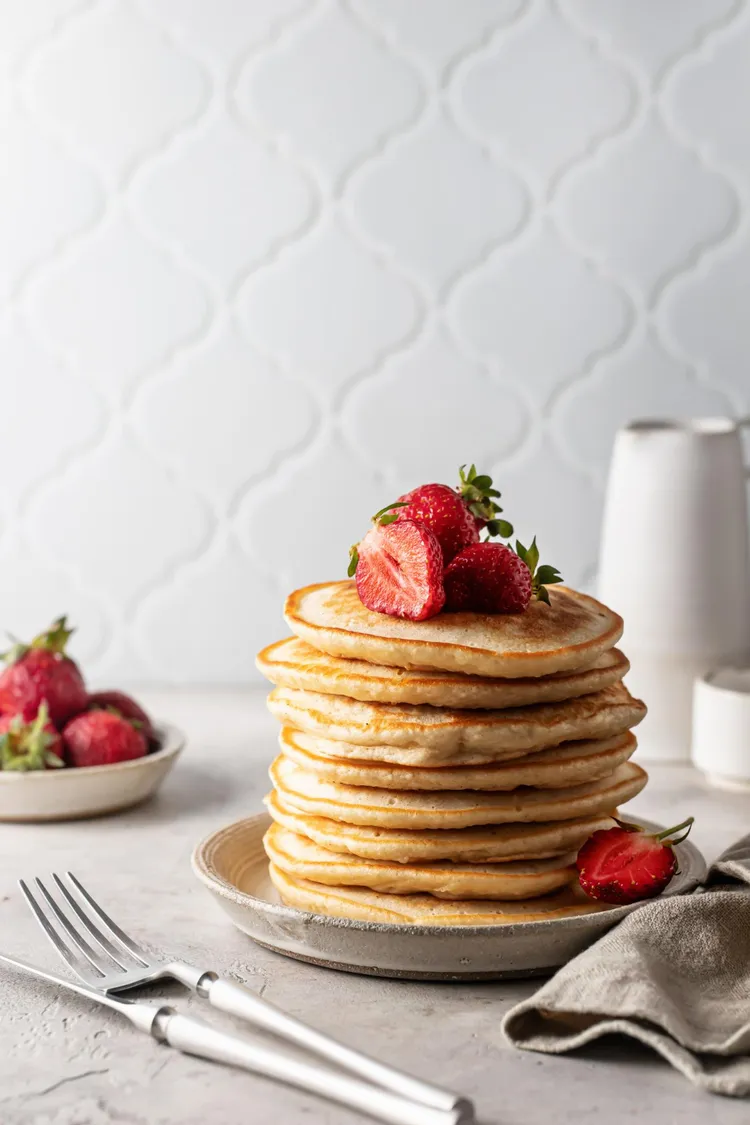Buttermilk pikelets with strawberries