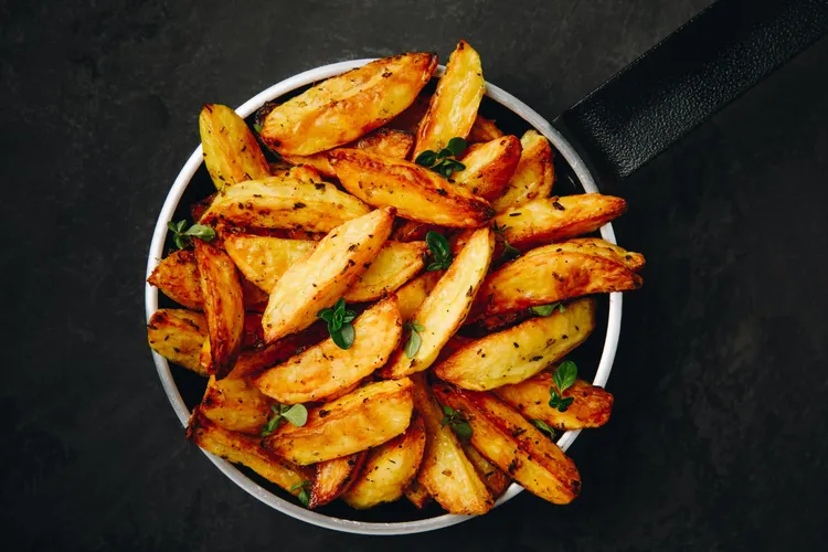 Crunchy potato wedges with chilli and lime salt