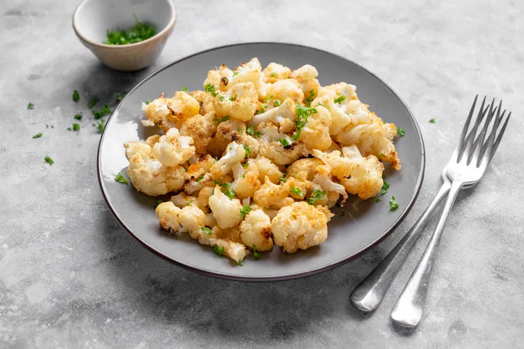 Fried cauliflower with coriander yoghurt