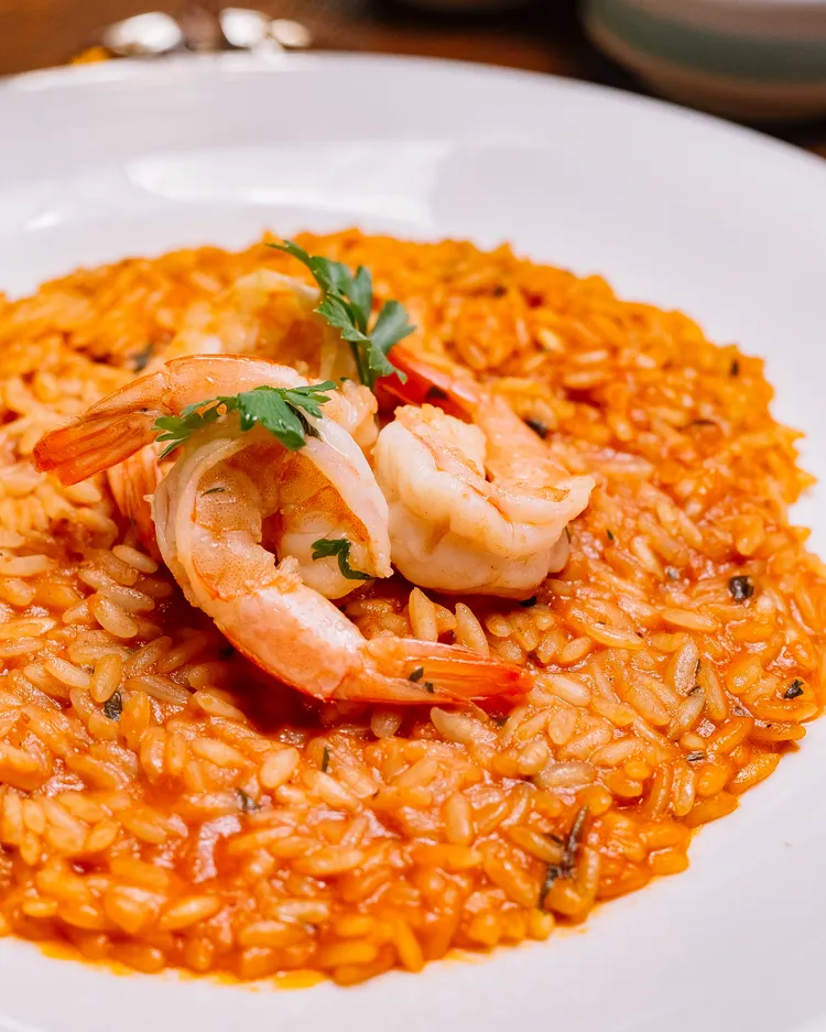 Oven-baked garlic and chilli shrimp risotto