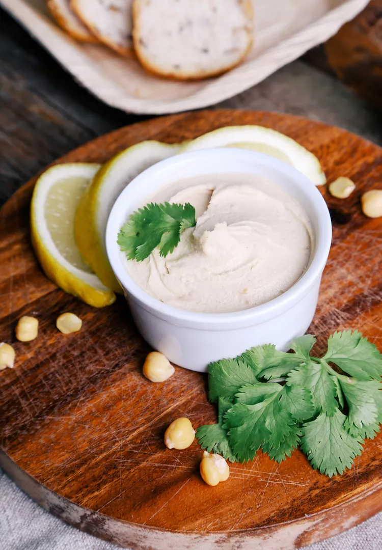 Yoghurt and chickpea dip