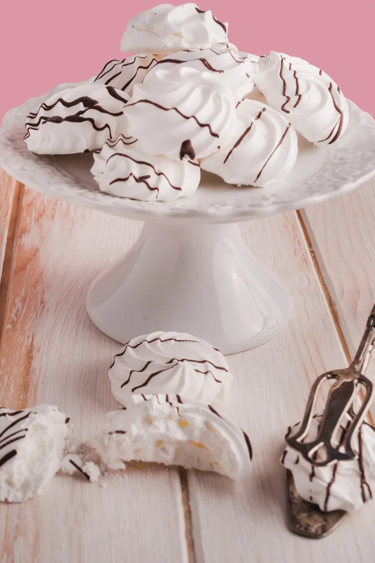 Meringues with maltesers and chocolate mousse