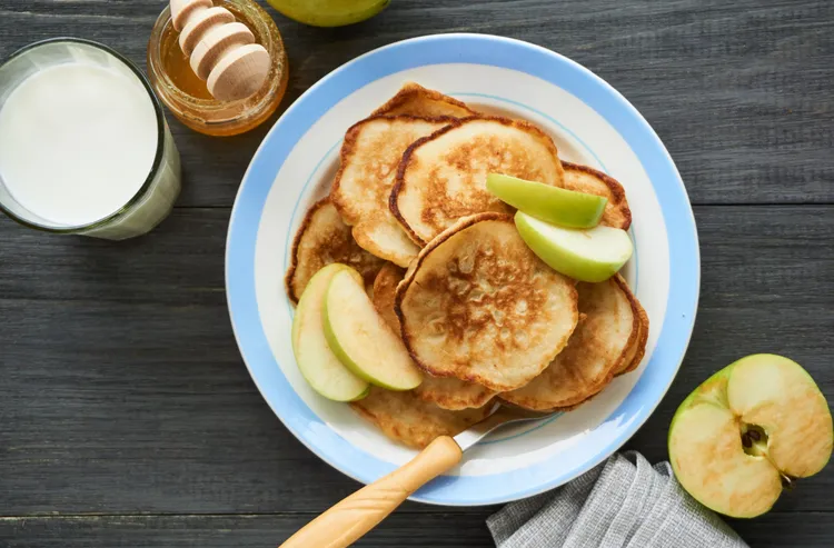 Pikelets with easy apple compote