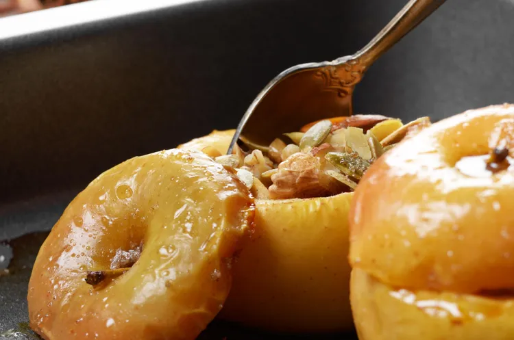 Roasted apples with honey nut crumble