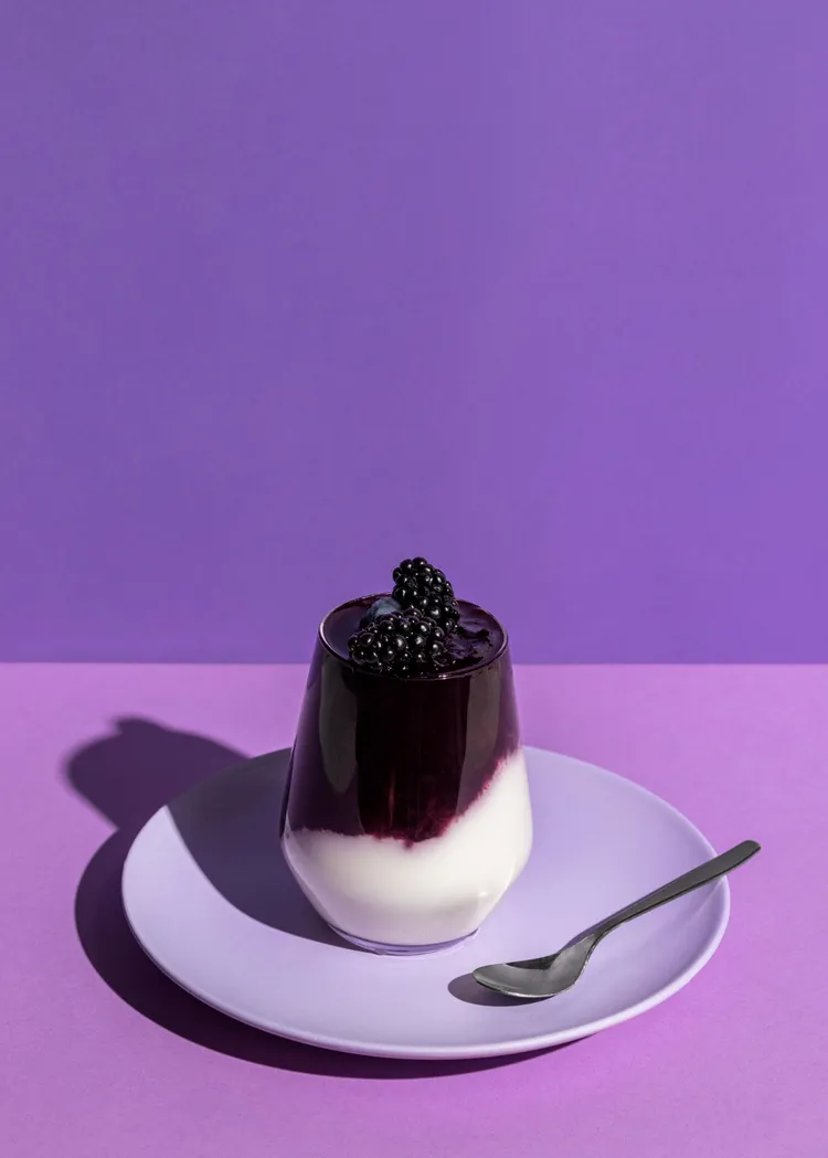 Two-tone white chocolate and blackberry mousse