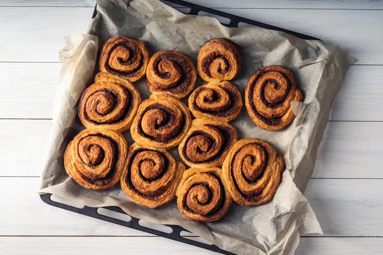 Apple and cinnamon golden syrup scrolls