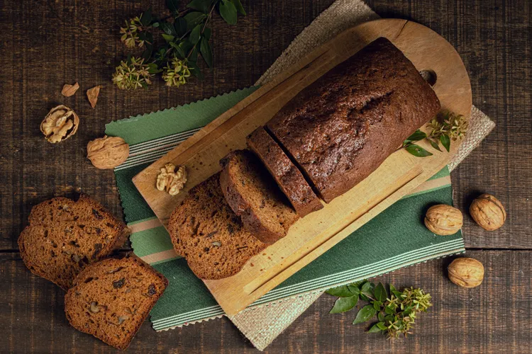 Date and walnut loaf