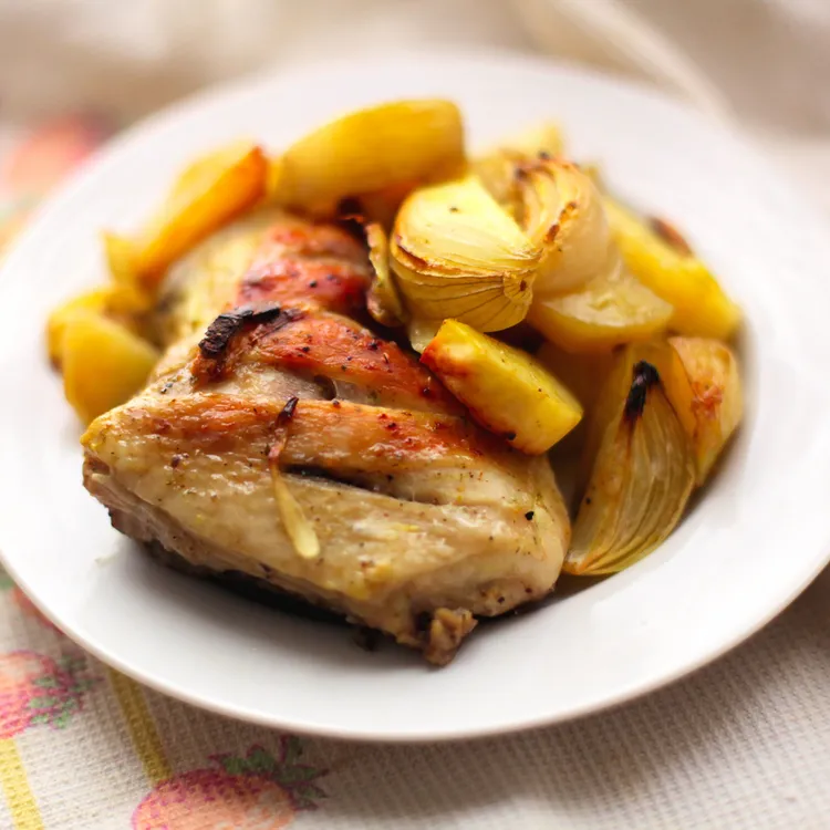 Mixed-herb chicken with potatoes & roasted-garlic dressing