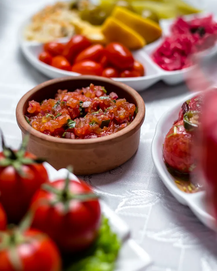 Tomato, capsicum & chilli salsa