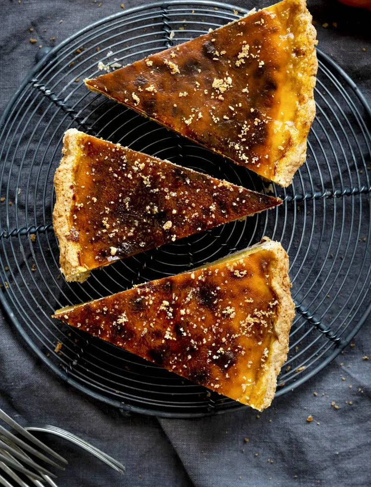 Honey macadamia pie