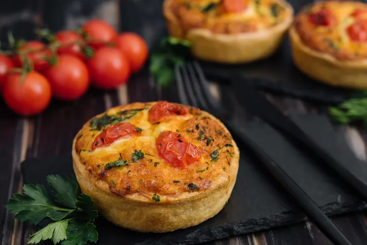 Little provencal tarts with olive oil pastry