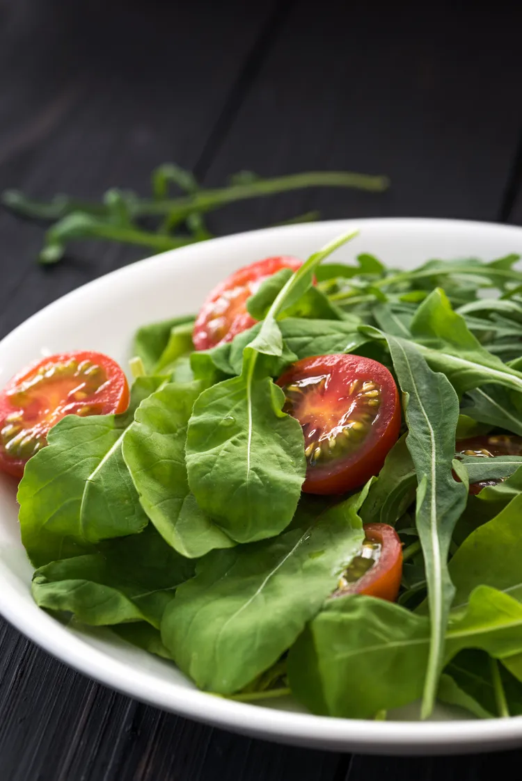 Mixed tomato & spinach salad