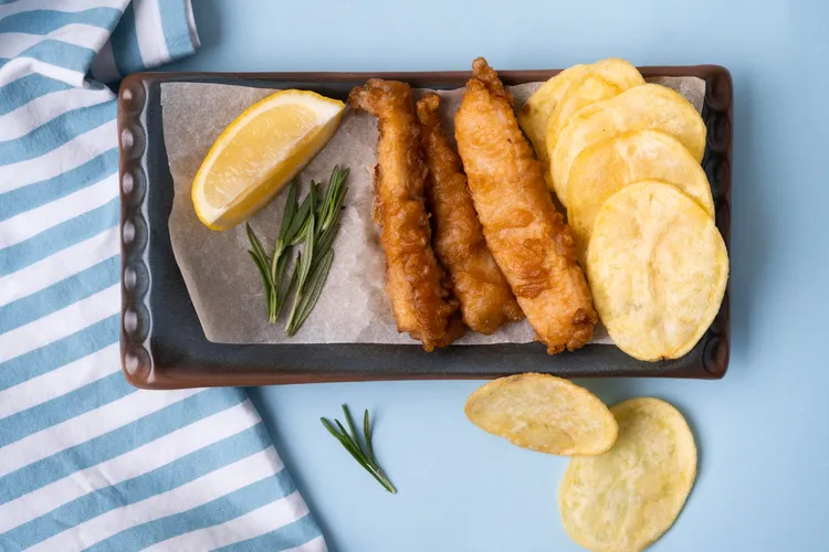 Oven-baked fish fingers and chips