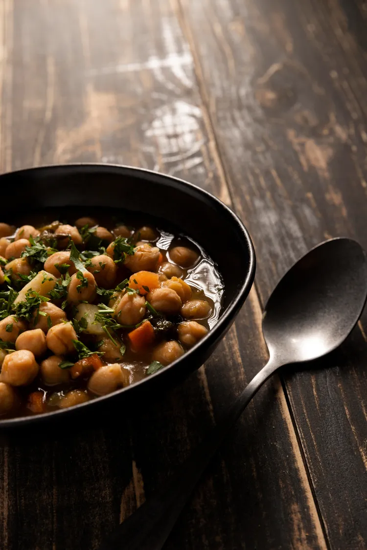 Pumpkin, spinach and chickpea curry