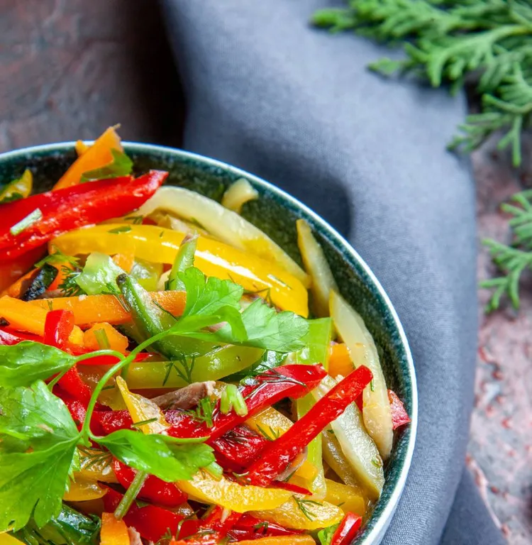 Grilled red and yellow capsicum salad
