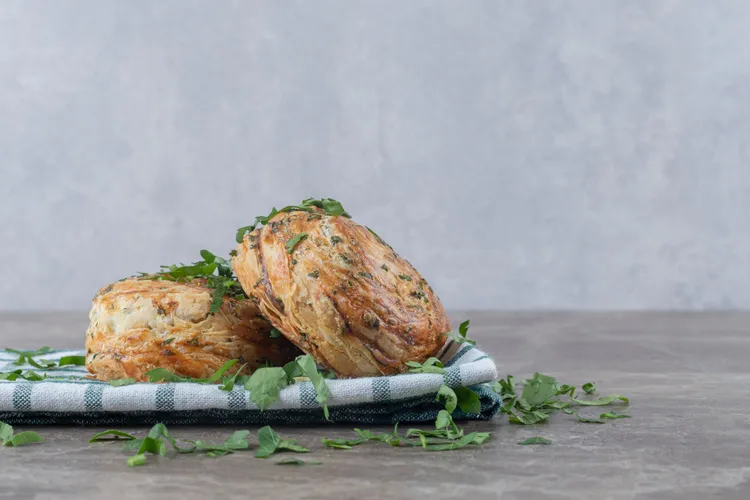 Spinach and feta pull-apart