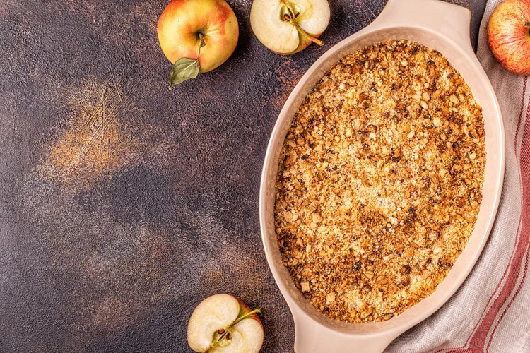 Apple and fresh date crumble