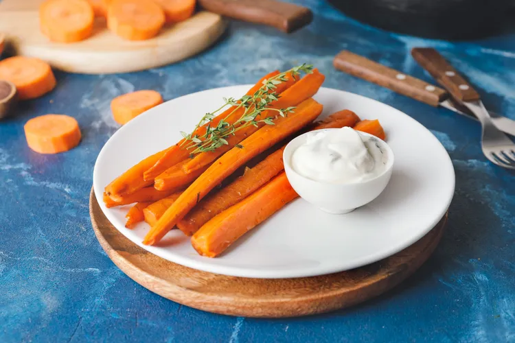 Carrots with creamy dip