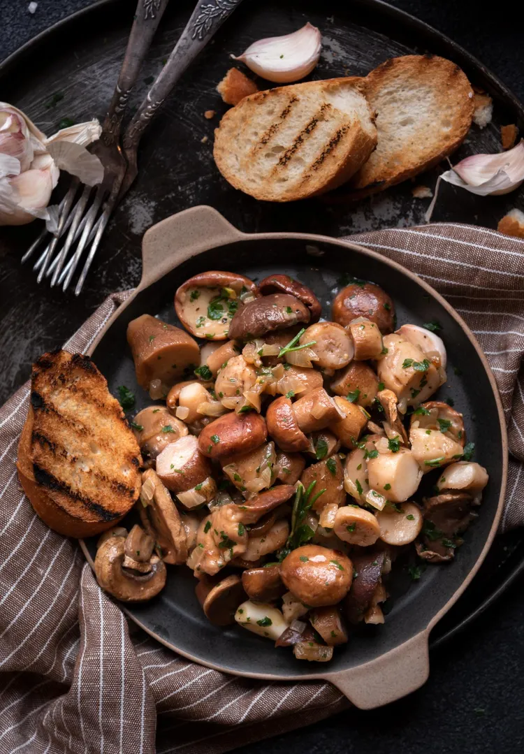 Mushrooms with herbs and bacon