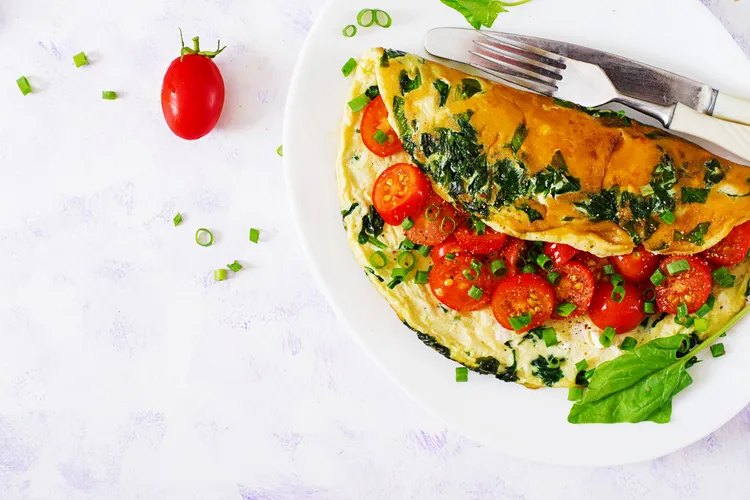 Spinach, cheese & tomato omelette