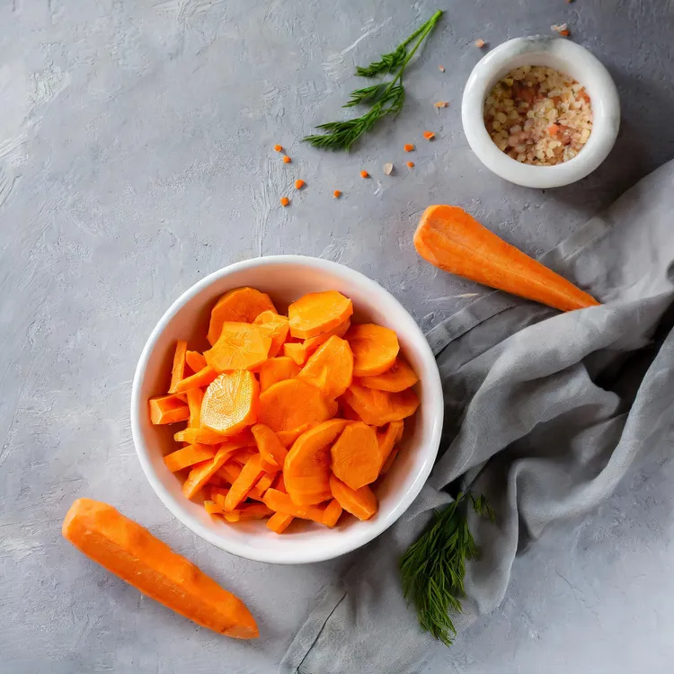 Cinnamon-glazed carrots