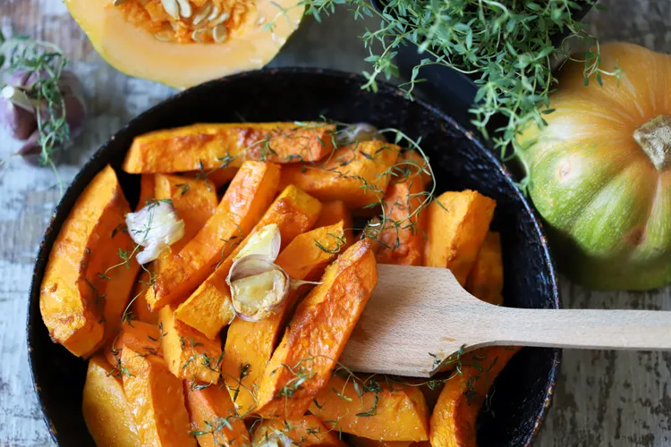 Sticky pumpkin wedges with roasted garlic