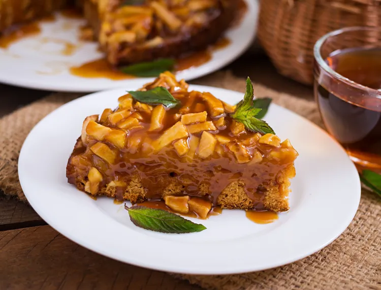 Caramel apple cake