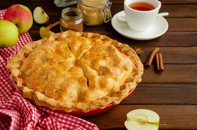 Golden syrup apple pie