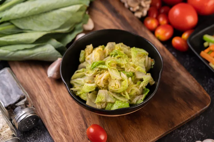 Hungarian-style braised cabbage and apples