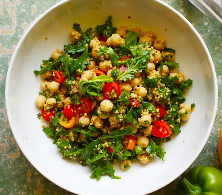 Chickpea quinoa salad with arugula and peppers