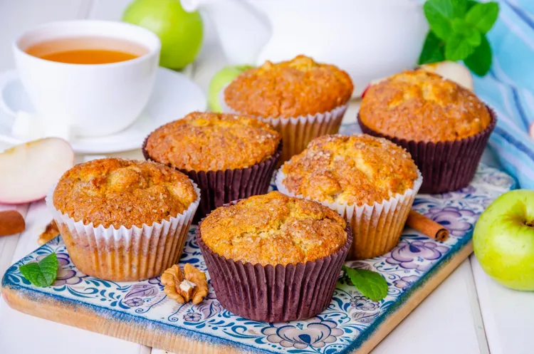 Cinnamon & apple muffins