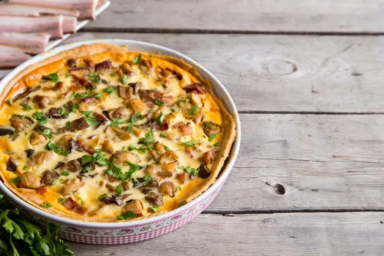 Crustless mushroom quiche