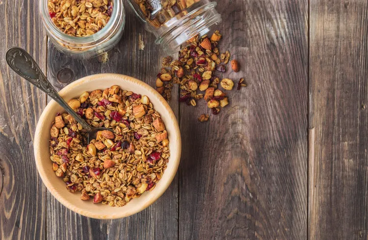 Dried fruit and almond granola