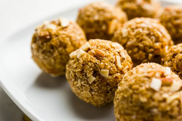 Golden milk protein bites with oatmeal, coconut oil and spices