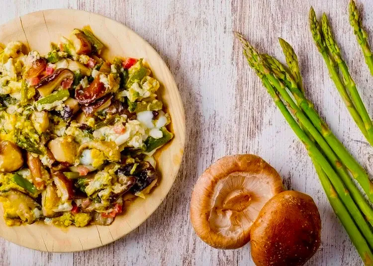Mushroom and asparagus scramble