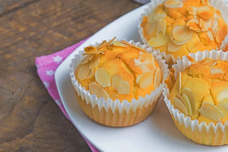 Rose and vanilla friands