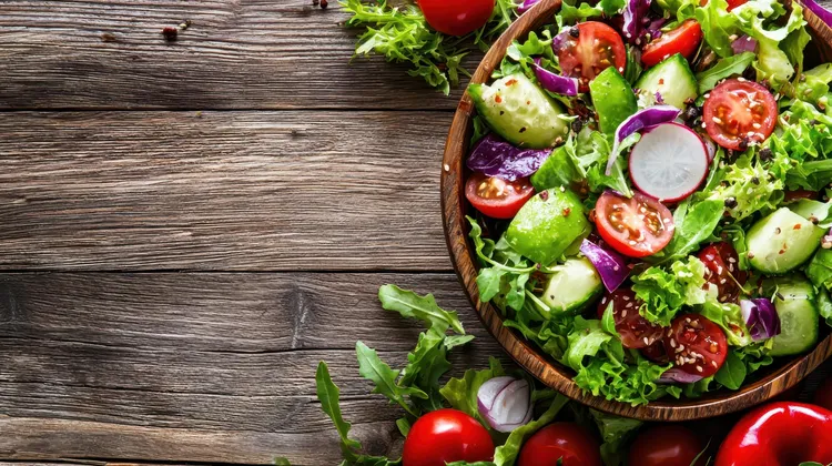 Avocado and veggie salad with lime juice