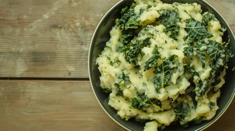 Cauliflower mash with kale and garlic butter