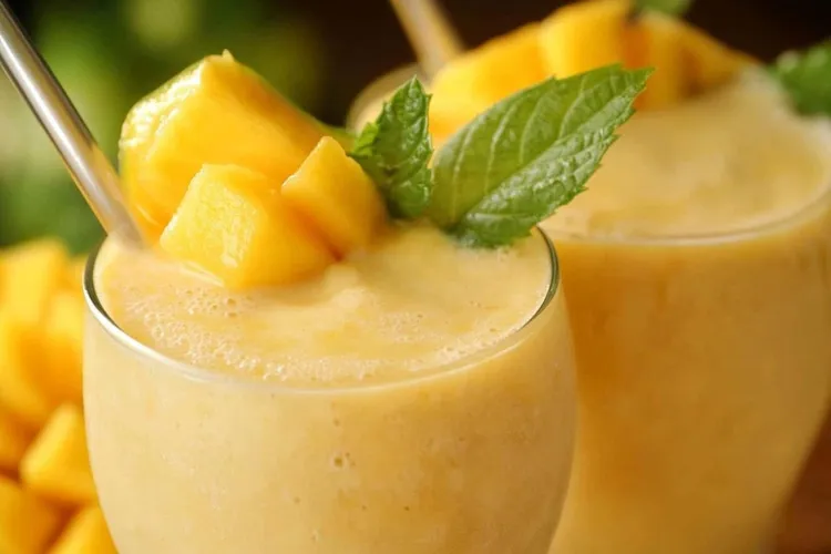 Mango lassi smoothie