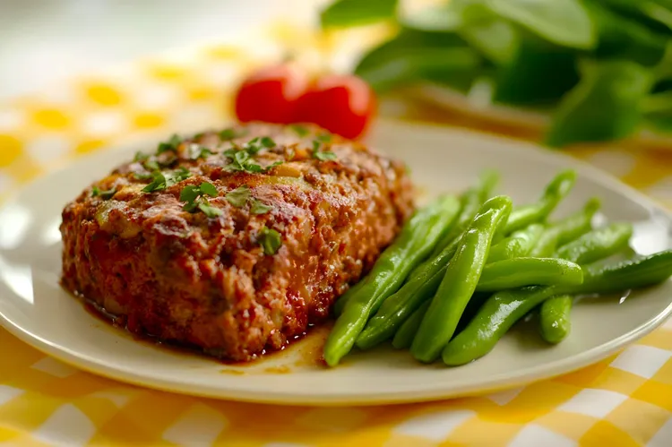 Olive & burghul meatloaves with green beans