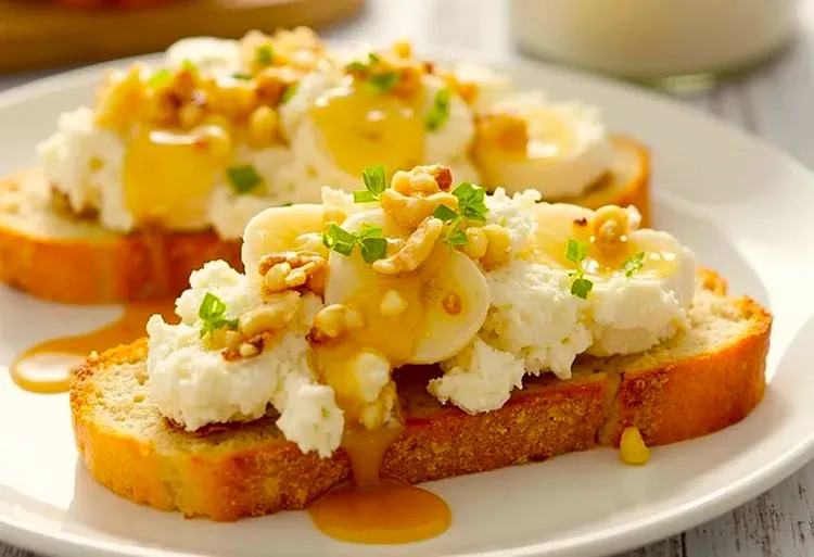 Banana walnut bruschetta with cottage cheese and honey