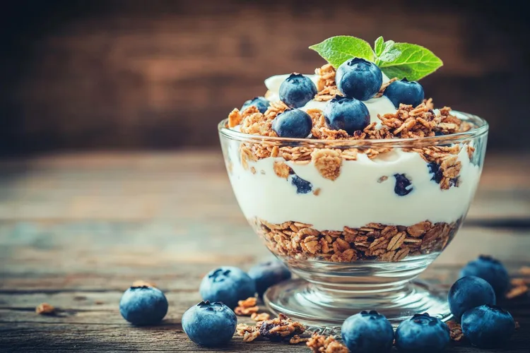 Blueberry yogurt overnight oats