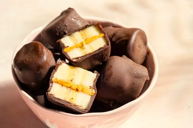 Chocolate-covered peanut butter banana bites