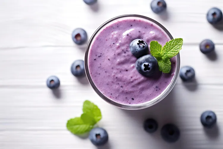 Cinnamon blueberry chia yogurt smoothie
