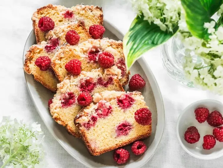 Low-fat banana and raspberry bread