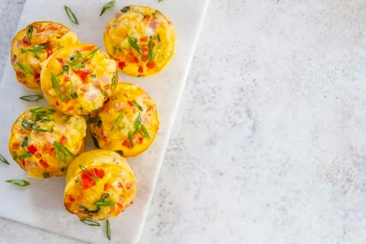 Paleo ham & egg cups with red pepper, onion and coconut milk