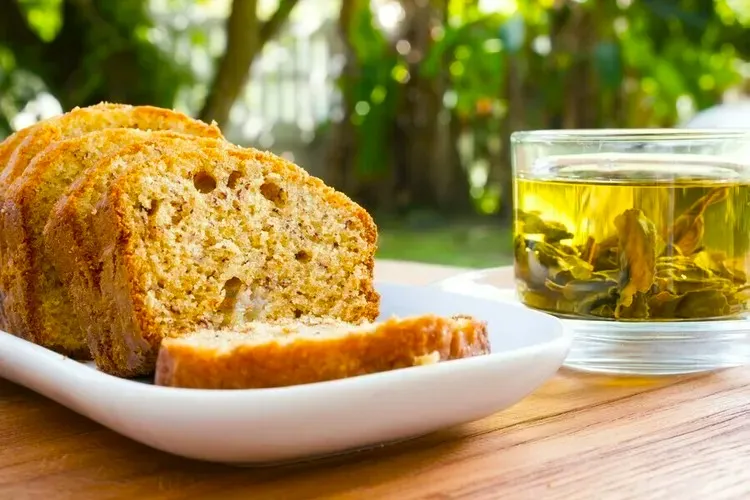 Warm banana-lemon tea bread