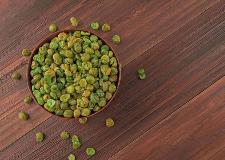 Garlic roasted peas