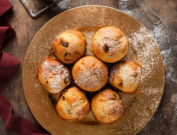 Chocolate, date and walnut buns