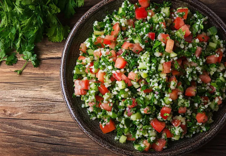 Raw cauliflower tabouli